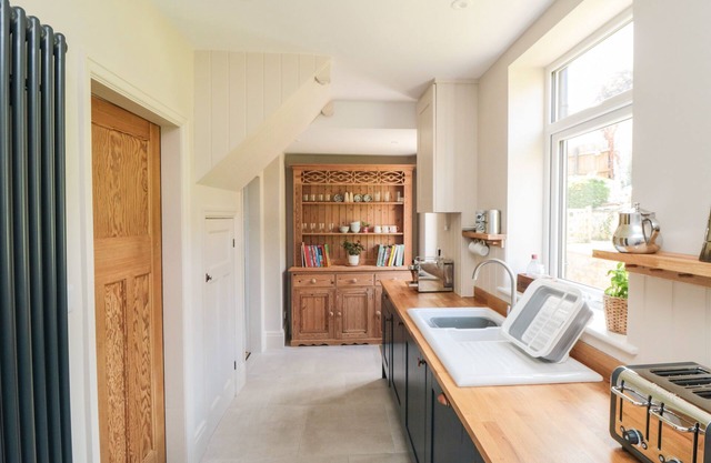 DOVEDALE, pet friendly, character holiday cottage in Ruswarp