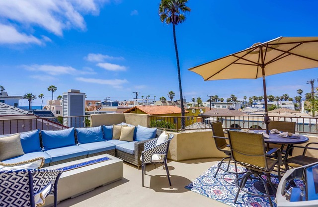 Dover Vistas - Ocean View w/Rooftop Terrace, Firepit, Fast WiFi, AC & Parking!