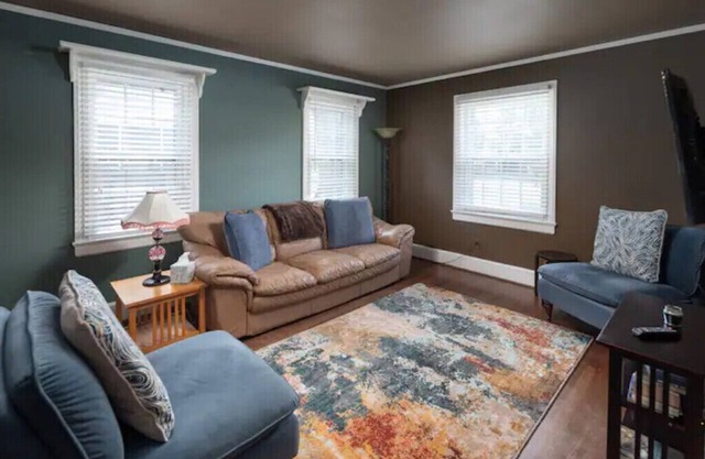 Downtown 1930s 2 BR home - free cancellations