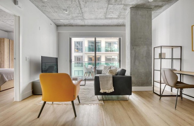 Downtown 1BR w Pool Gym WD nr Staples Center LAX-542