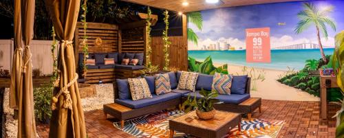 Downtown 4BR Home w Outdoor Living Has Power