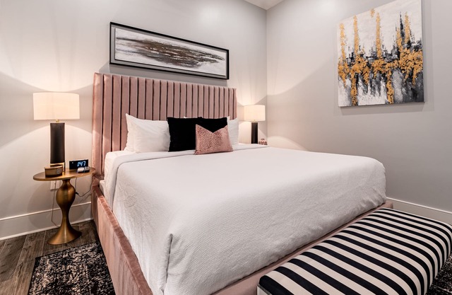 Downtown 4BR | Private Outdoor Patio | King Beds | The St. Louis