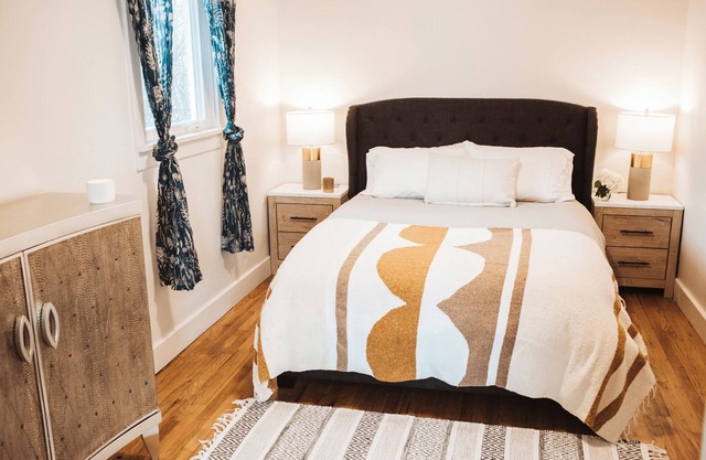 Downtown 5 BDRM Charming Historic Home