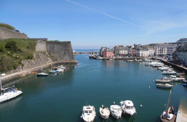 Downtown apartment with breathtaking view of the port and the Vauban citadel