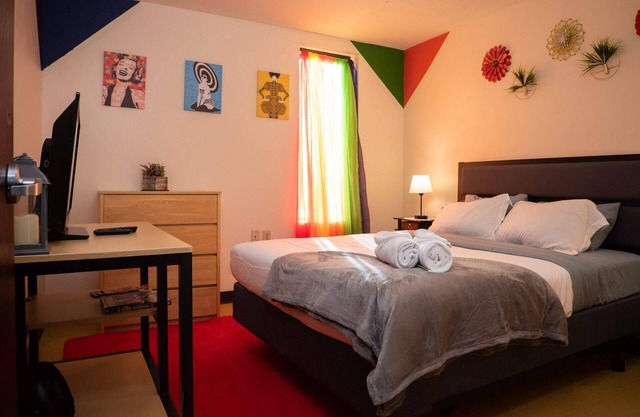 Downtown Apt | Walk Everywhere | Clean + Safe