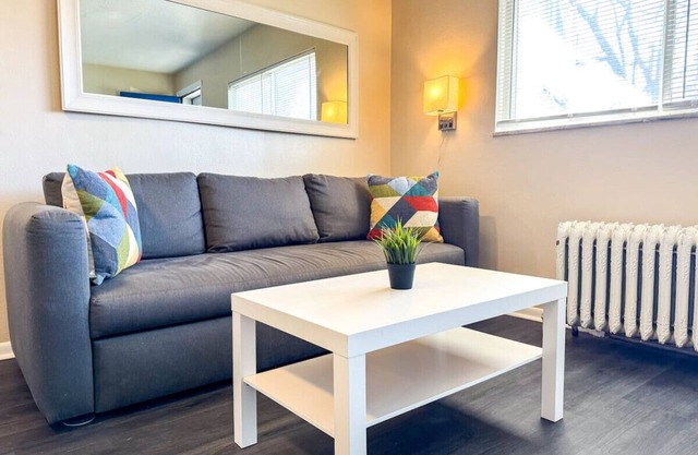 Downtown Area 2 Beds + Sofa bed, Sleep 6, Stylish