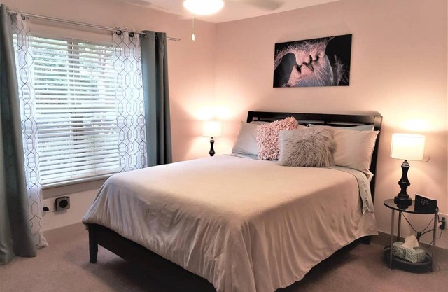 Downtown Atlanta location! Walk to EVERYTHING!