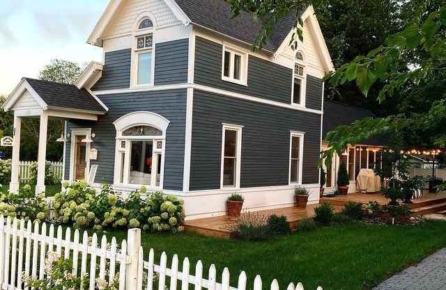DOWNTOWN BELLAIRE! Walk to Shorts! Only minutes to golf, lakes and ski slopes.