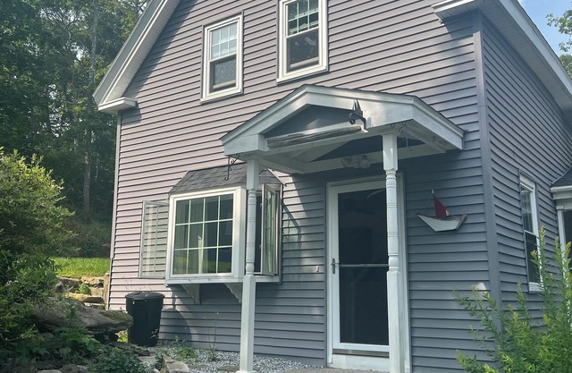 Downtown Boothbay Harbor, 2-Story Cottage