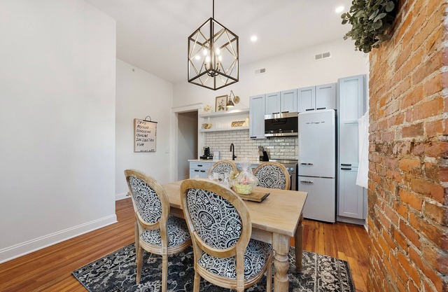 Downtown Boutique Condo near Waterfront