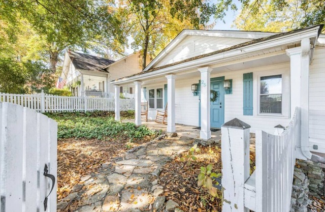Downtown Buford Walkable Fall Getaway
