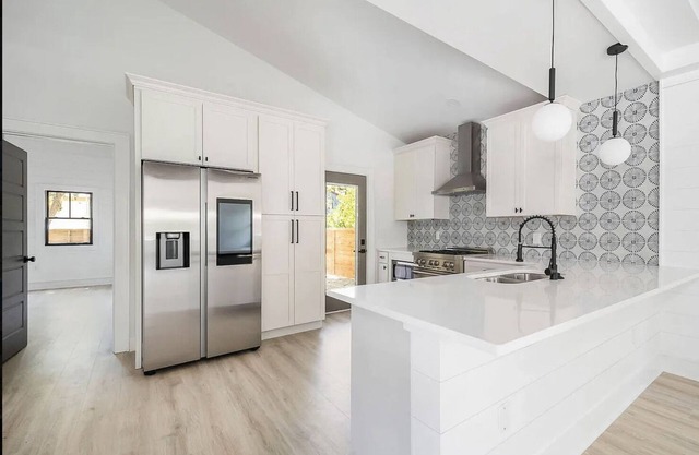 Downtown Charleston cottage, next to Hampton Park. Great location!!