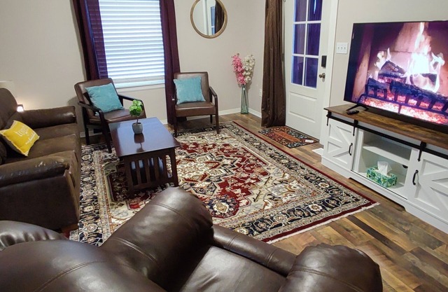Downtown Charm Two Bedroom Home/Dog Friendly