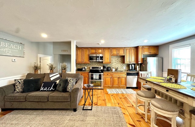 Downtown Condo on Thames Street