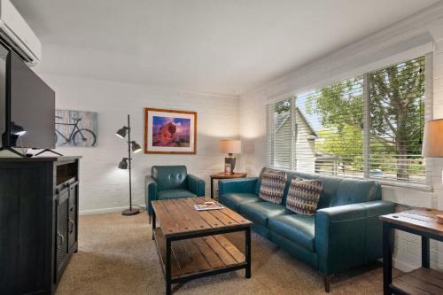 Downtown Cozy Home Base - Purple Sage 8