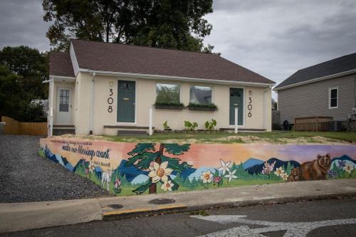 Downtown Delight King Beds Comfort & the Greenway!