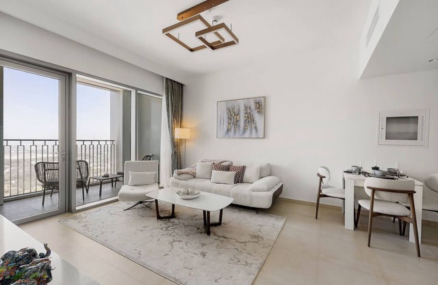 Downtown Dubai Luxury Condo, 2 minute walk to Dubai Mall