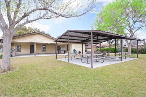 Downtown Events Welcome Near Riverwalk and Alamo