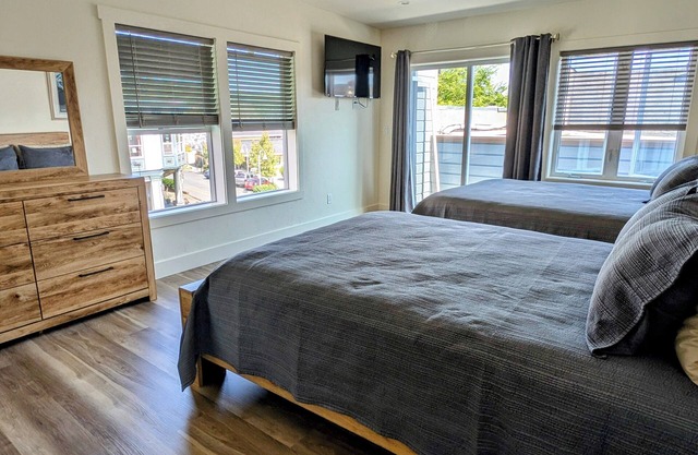 Downtown Friday Harbor! Newly Built! (HB)