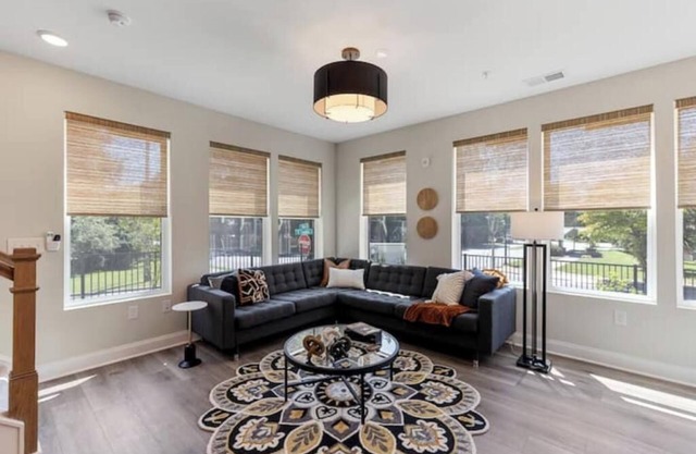 Downtown Getaway: Wake Forest - Walkable to Downtown!