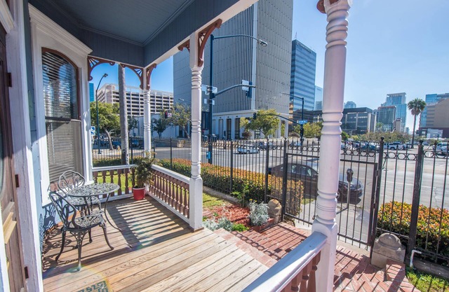 Downtown Historic Victorian Beauty!