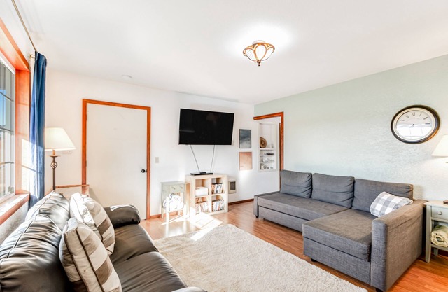 Downtown home with private hot tub & WiFi - walk to beach - dog-friendly yard