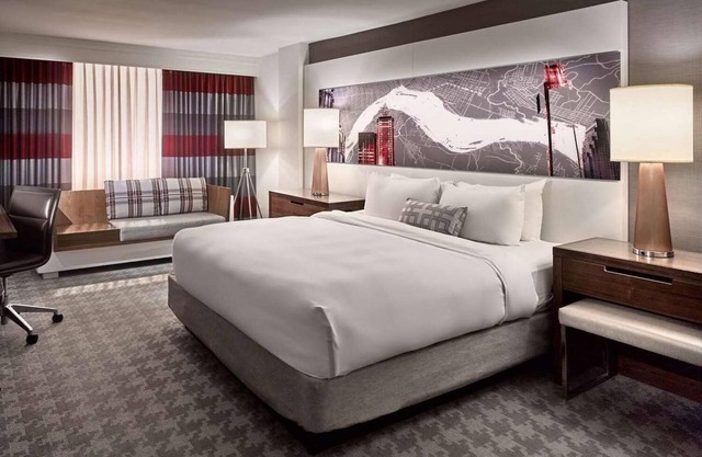 Downtown Hotel Near Fairmount Park! Pet-Friendly Unit, Outdoor Pool!