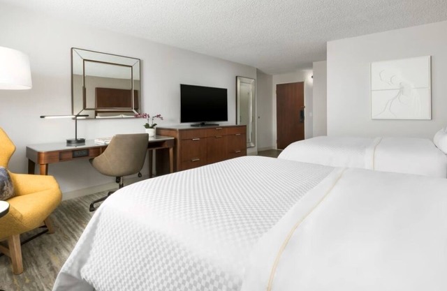 Downtown Long Beach Stay | 2 Double Beds | Near Convention Center