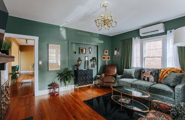 Downtown Luxe: Luxury Vintage + Downtown