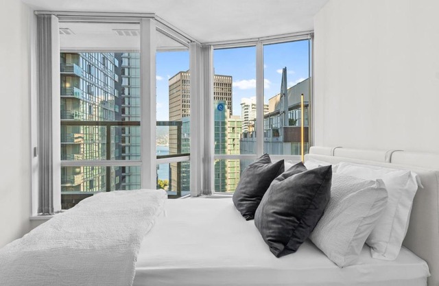 Downtown Luxury 1BR Coal Harbour