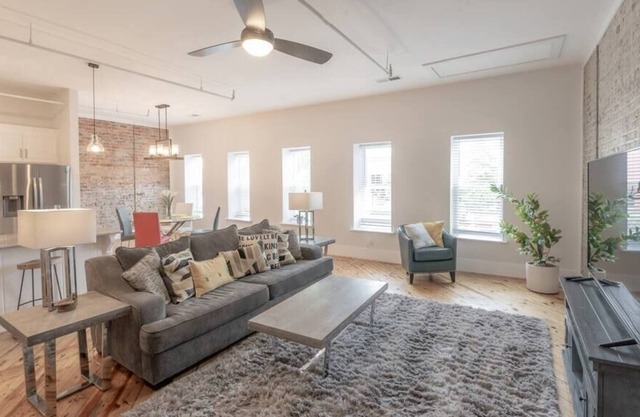 Downtown Main St Loft 137 - Walk to Expo Center !