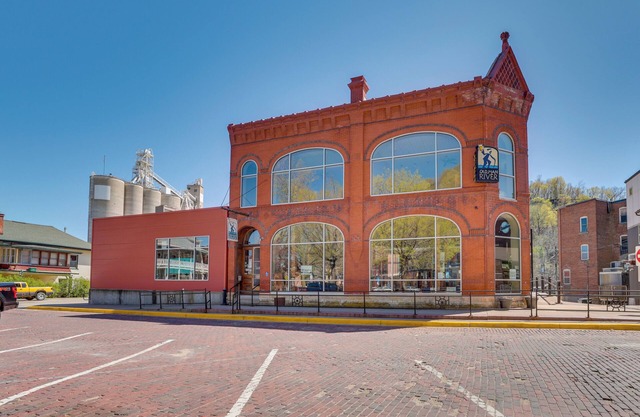 Downtown McGregor Condo w/Restaurant On-Site!
