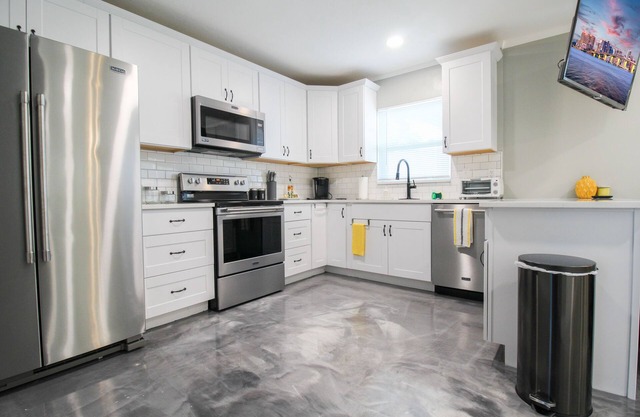 Downtown Modern Retreat, Sunflower