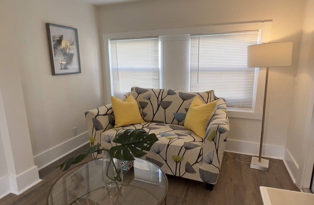 Downtown One- Bedroom Apartment
