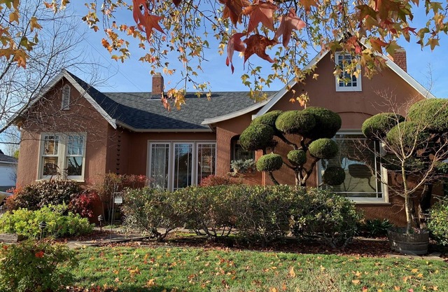 Downtown Petaluma home, convenient to wine country, coast, San Francisco
