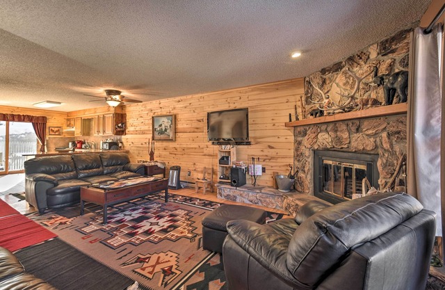 Downtown Red River Retreat w/Mtn Views + Yard