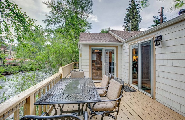 Downtown Riverside Cabin - Enjoy staying on the river in downtown Estes Park