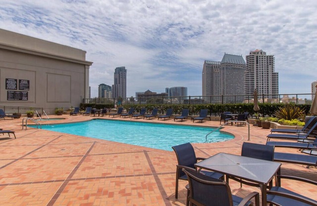 Downtown San Diego - close to everything - 30 day min. stay