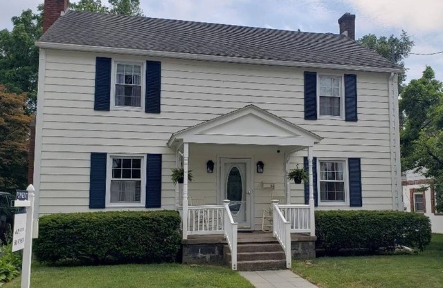 Downtown Saratoga, 5 BR, Heated Pool. See Description for Available dates.