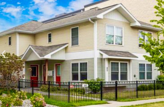 Downtown Traverse City Condo. Great Location. New King Bed