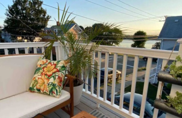 Downtown, Water Views, Full Kitchen, Steps 2 Beach, Spacious, Minutes to Salem