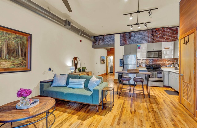 Downtown Zen Den: Homecoming weekend open to book