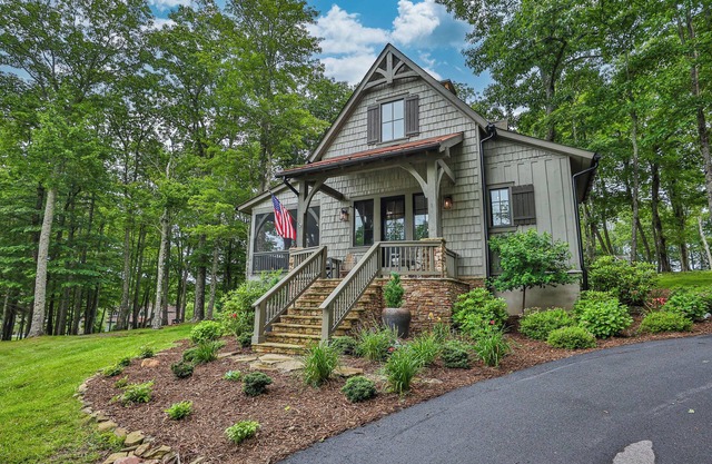 Dragonfly Cottage: Dog Friendly, Enclosed Yard Area, Community Perks
