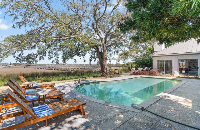 Dream destination on East Beach, sleeps 14 with a pool