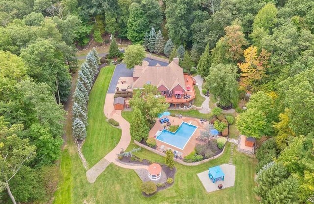 DREAM Home, Pool, Hot Tub, Game Rm & Mountains.