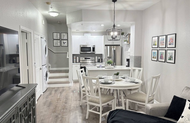 Dream Stay Disney! Charming 3 bedroom Themed Rooms/Sleeps 10/Pet Friendly