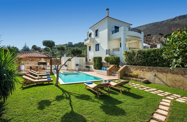 Dream Villa Georgia-Full Privacy-Heated Pool, Jet-Tub