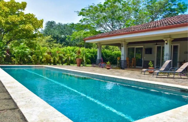 Dream villa with guest house and semi-Olympic pool!