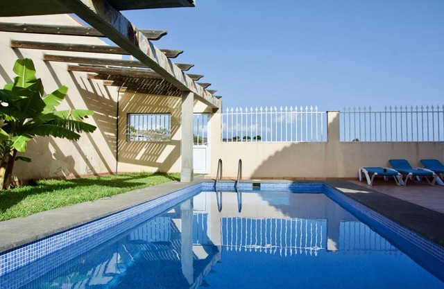 Dream villa with large outdoor area, private pool and barbecue.