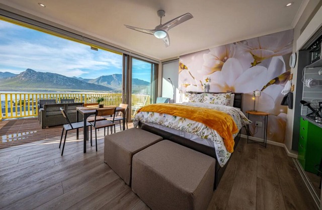 Dreamview Glass Suite: Unique apartment with wide ocean and mountain views